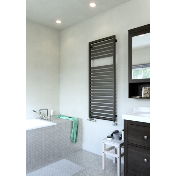 TERMA Lukka Badheizkörper Farbe Soft 9005 im Interieur