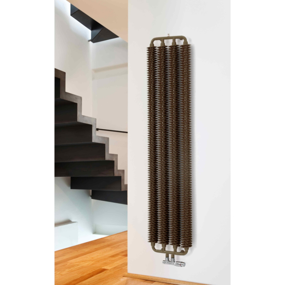 TERMA Ribbon V Retro Heizkörper 1720x390 Detail - im Interieur
