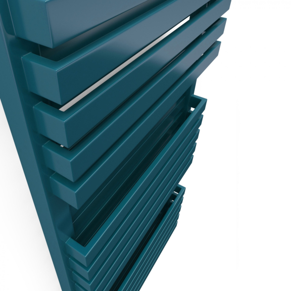 TERMA Quadrus Bold One Badheizkörper 870x450 RAL 5009 Detail Seitenansicht