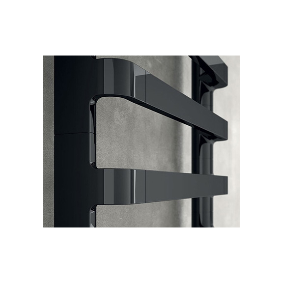 IRSAP Step B Badheizkörper Detail schwarzes Chrom 2