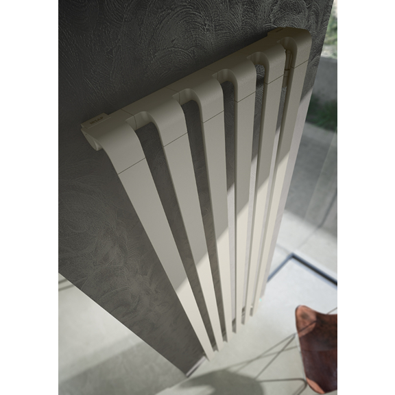 IRSAP Step V Designheizkörper 2000x670 Farbe Quartz 1 - Detail